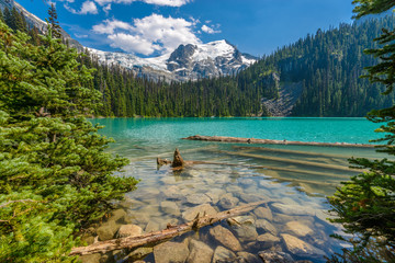 Naklejka premium Majestic mountain lake in Canada. Upper Joffre Lake Trail View.