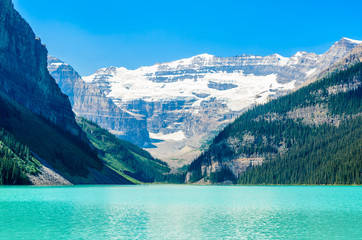 Fototapeta na wymiar Majestic mountain lake in Canada. Lake Louise in Alberta, Canada.