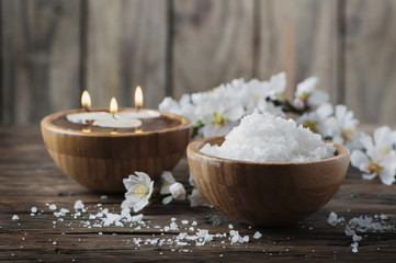 Obraz na płótnie Canvas SPA treatment with salt, almond and candles