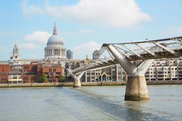 Fototapeta na wymiar Millennium bridge and St Paul's cathedral in a sunny morning in London