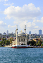Fototapeta na wymiar Ortakoy mosque on European side,Istanbul, Turkey. 