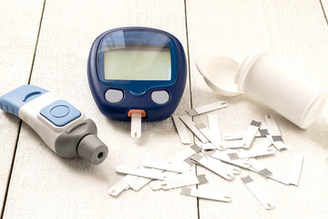 Device for measuring the level of glucose in the blood