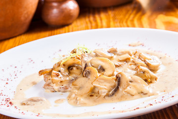 Beef medallions with mushrooms