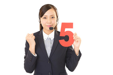 数字を持つ笑顔のオペレーター