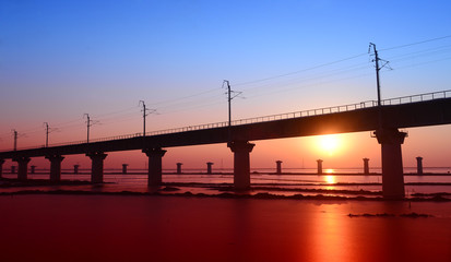 Fototapeta na wymiar The sea of the railway bridge