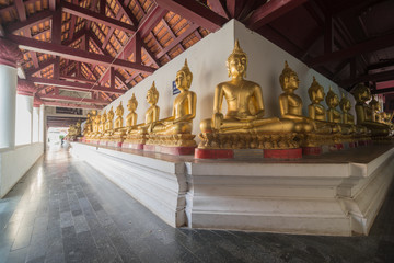 Fototapeta premium Golden Buddha statue
