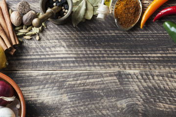 oriental indian spices curry paprika nutmeg chili cinnamon cardamom kurkuma slate