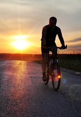 Fototapeta na wymiar cyclist at sunset time