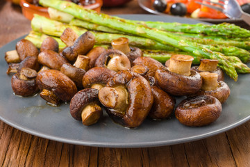 vegetable combination plate of asparagus and mushrooms