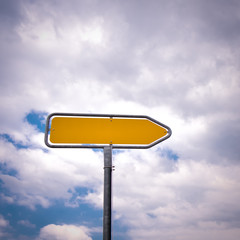 empty directional road sign with pointing arrow  (8)