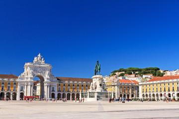 Fototapeta na wymiar Beautiful image of the gate and statue of King Jose on the Commerce square (Praca do Comercio) in Lisbon, Portugal