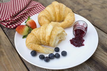 Croissant breakfast with berry