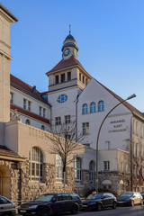 Immanuel-Kant-Gymnasium Lichtenberg im Morgenlicht