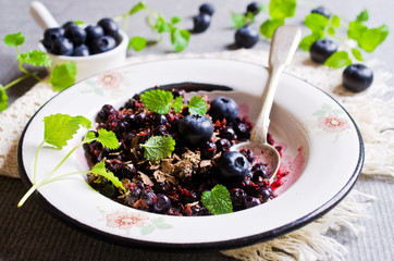 Crumble with blueberries