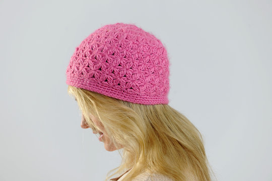 M&auml;dchen mit strickm&uuml;tze