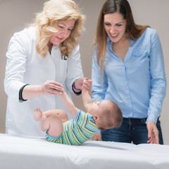 Obraz na płótnie Canvas Pediatrician doing medical exam with baby