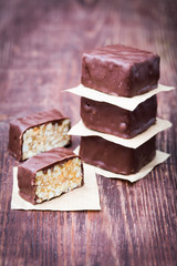 Peanut brittle with chocolate