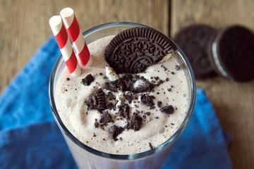 Tuinposter Milkshake Zelfgemaakte milkshake met koekjes