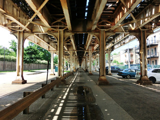 Under the Chicago CTA el elevated subway track - landscape color photo - obrazy, fototapety, plakaty