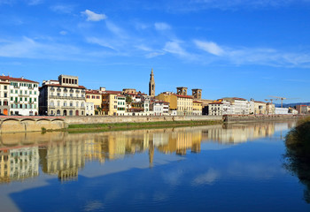 Fototapeta na wymiar embankment of the river Arno, Florence