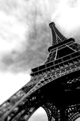 Fototapeta na wymiar Eiffelturm experimentell