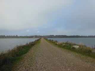 Weg durch den See