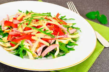 Salad with Arugula, Scrambled Eggs, Ham, Cheese, Peppers