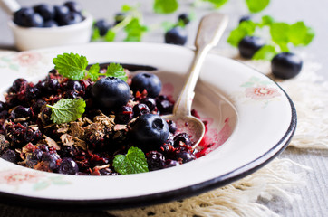 Crumble with blueberries