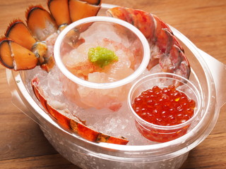 Raw fresh lobster meat with salmon roe caviar