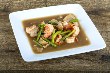 Shrimp and asparagus