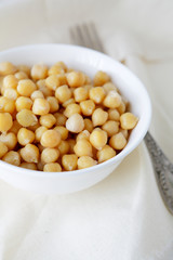  cooked chickpea in white bowl