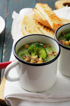 green puree soup