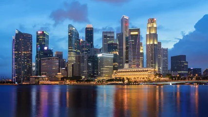 Foto op Canvas Colorful Singapore business district skyline after sun set at Marina Bay. Panoramic image. © tanarch