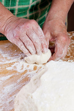 Baker's hands stuffing a pie