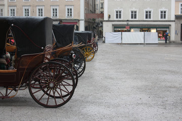 Fototapeta na wymiar Many carriages on the street. 