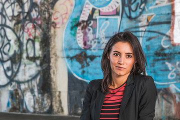 Naklejka premium Beautiful girl posing in an urban context