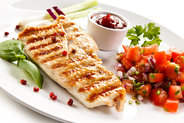 Grilled chicken fillet and vegetables 