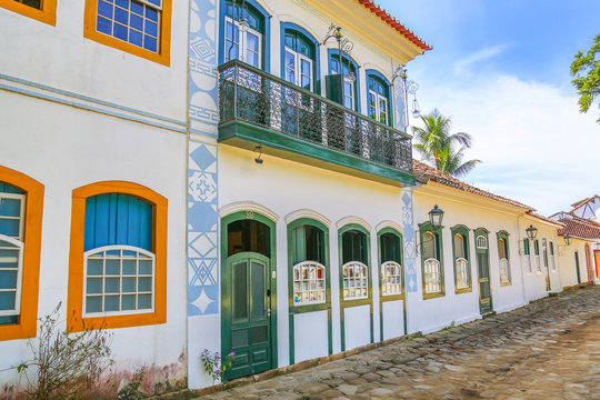 Exterior facede Paraty house