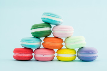 Fototapeta na wymiar French colorful macarons stacks on pastel background, retro Styl