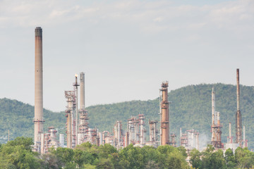 Fototapeta na wymiar oil refinery plant