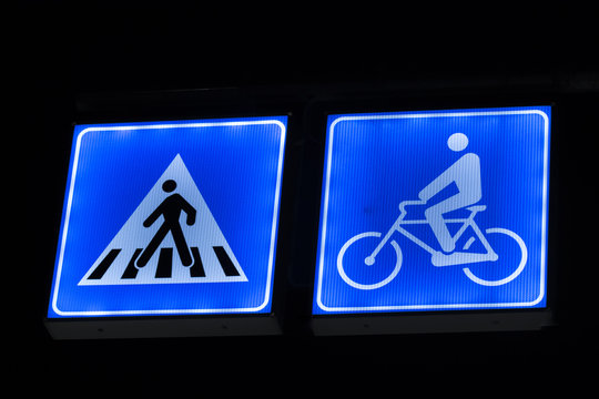 insegne pedoni e ciclisti di notte