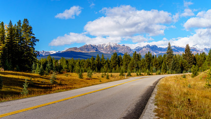 The Bow Mountain Range visible from the Bow Valley Parkway in the Fall in Banff National Park, Alberta, Canada © hpbfotos