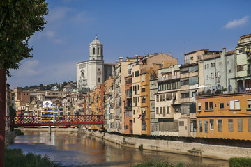 Obraz premium The old quarter of Girona with Onyar river, Eiffel bridge and t
