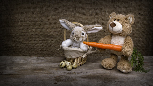 Teddy f&uuml;ttert Osterhasi