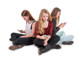 Obraz na płótnie Canvas Gruppe Jugendliche mit Smartphones