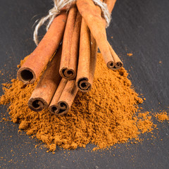 cinnamon sticks with powder 