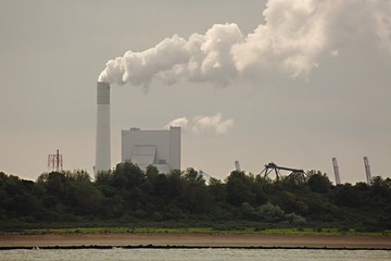 Fototapeta na wymiar Smoking power plant