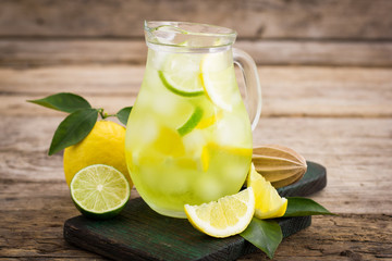 Cold lemonade with ice