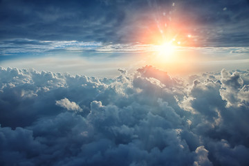 Fototapeta premium Piękne tło błękitnego nieba z chmurami