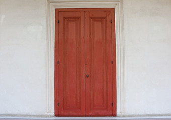 Fototapeta na wymiar old red wooden door